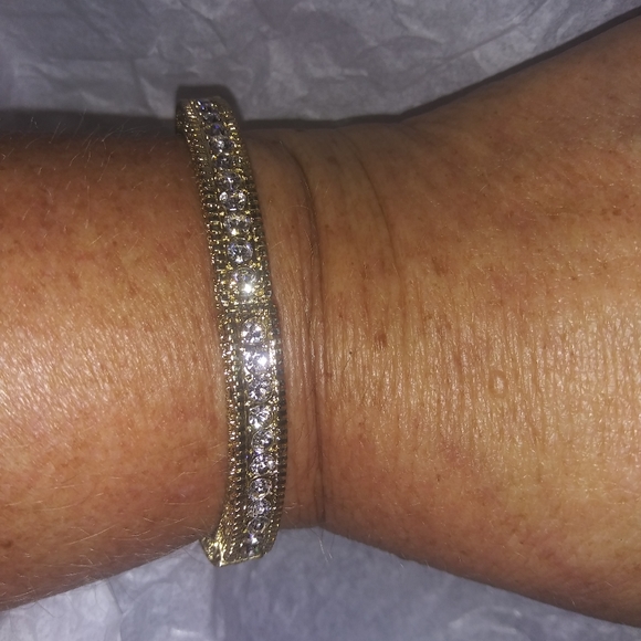 Stunning Stretch Bracelet - Picture 3 of 3